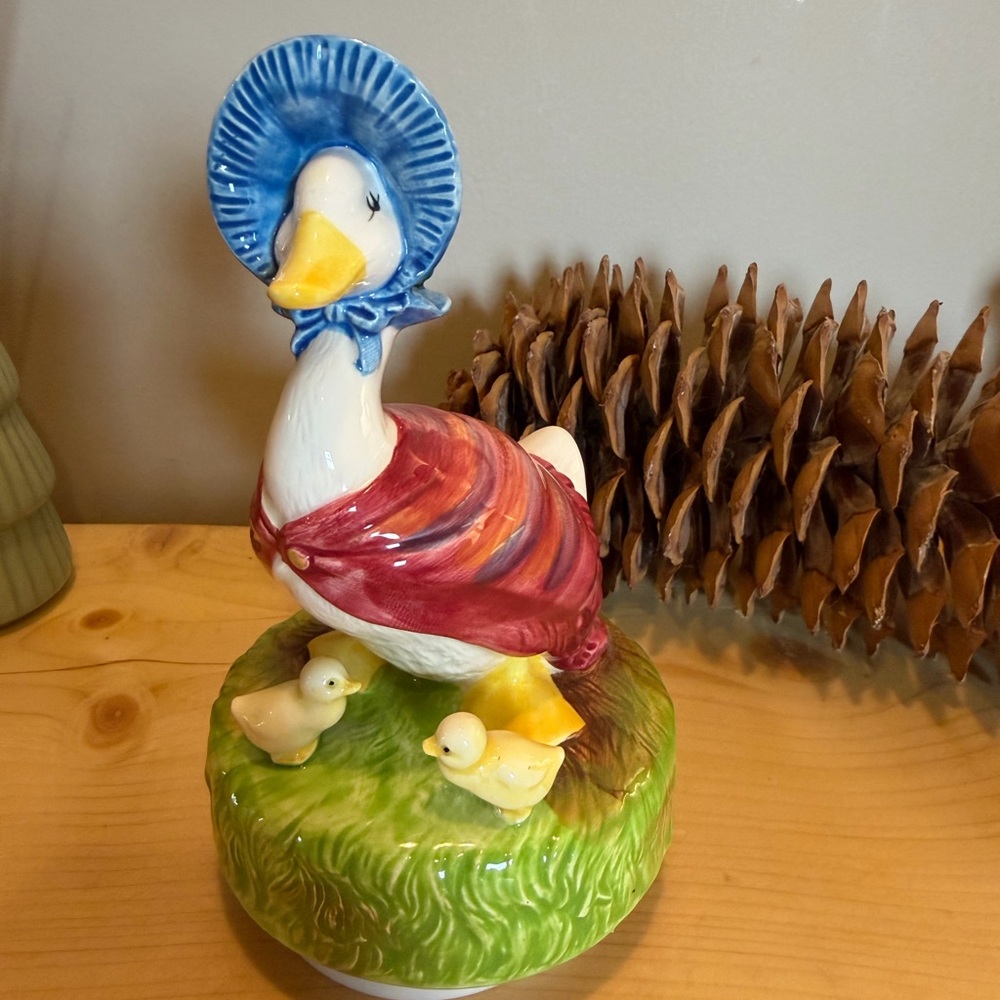 Beatrix Potter Jemima Puddle-Duck 1977 Schmid music box